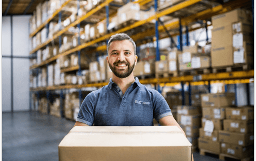 Persona en almacén Fulfillment eCommerce